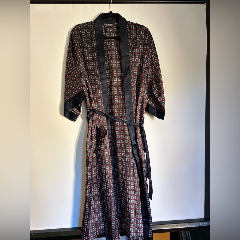 VTG KNIGHTSBRIDGE MEN’S BURGUNDY/BLACK/TEAL /WHITE GEOMETRIC PRINT DRESSING ROBE